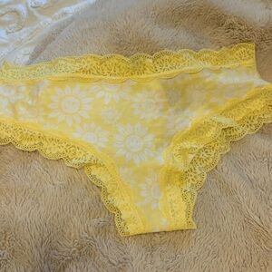 VS PINK Cheekster Yellow Sun-Print Panties